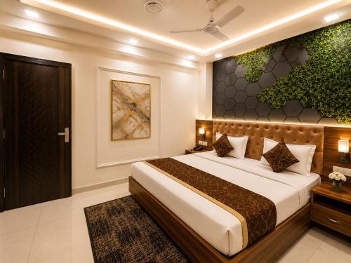 a bedroom with a large bed in a room at Hotel ONBellamount Comfort Villa Delhi Airport - Free Airport PickUp & Drop in New Delhi