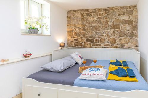 STONE HOUSE Lovric