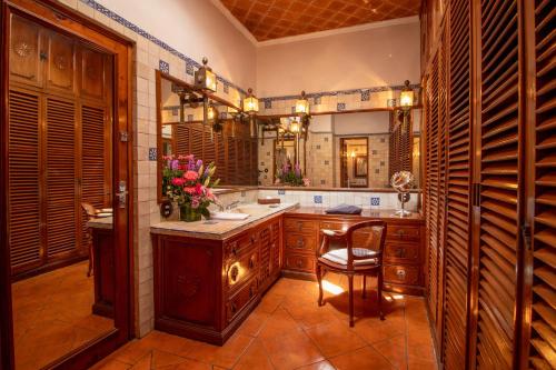 Un baño de Las Mañanitas
