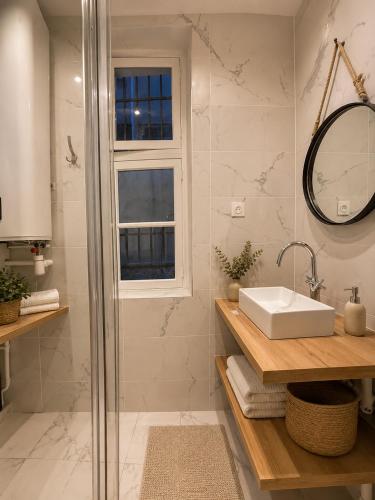 MIKESTAY PARIS Apartment for 6 Saint-Lazare