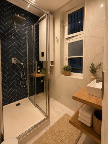MIKESTAY PARIS Apartment for 6 Saint-Lazare