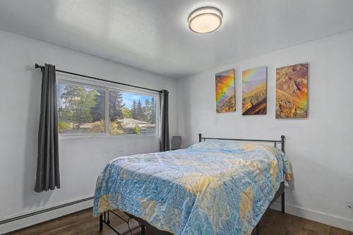 a bedroom with a bed and a window at 410 e 45th ave unit 4 in Anchorage