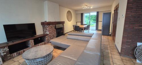 a living room with a couch and a flat screen tv at CoSY HOME in Mortsel