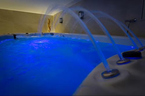 Chalets Solski, luxe, jacuzzi, piscine, sauna, cinéma avec majordome