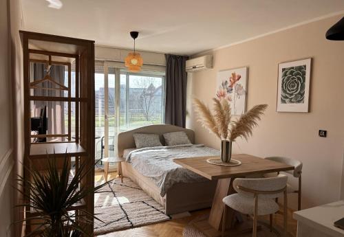 Urban escape studio apartment - Zagreb, Downtown with own parking spot in the garage
