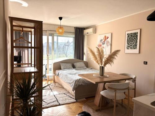 Urban escape studio apartment - Zagreb, Downtown with own parking spot in the garage