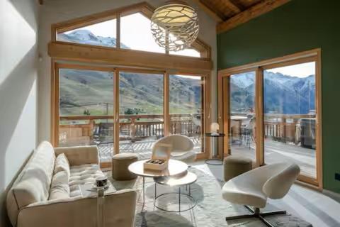 Chalets Solski, luxe, jacuzzi, piscine, sauna, cinéma avec majordome