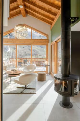 Chalets Solski, luxe, jacuzzi, piscine, sauna, cinéma avec majordome