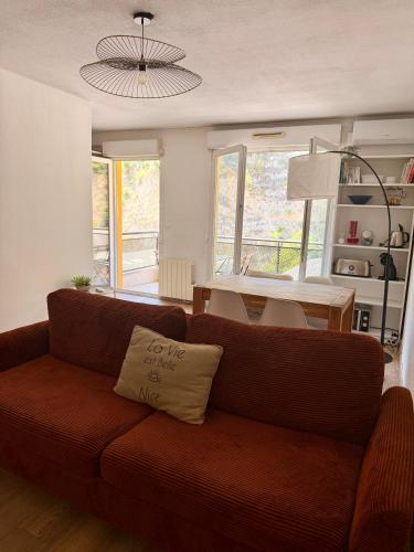 Magnificent renovated apartment, 2 rooms of 45 m2, close tothe sea, top floor, terrace