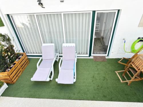 Casinha Rés do Chão na Nazaré com Quintal e Barbecue