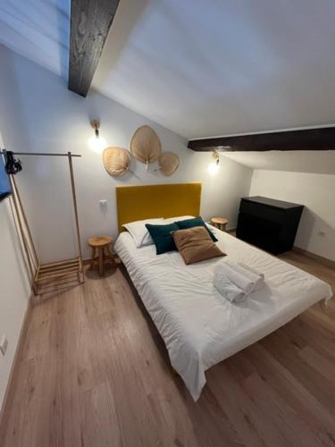 a bedroom with a large bed in a room at Jolie maison de village à Grimaud in Grimaud