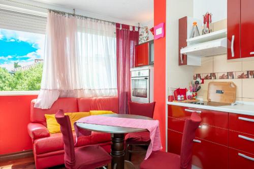 Apartment Near City Center