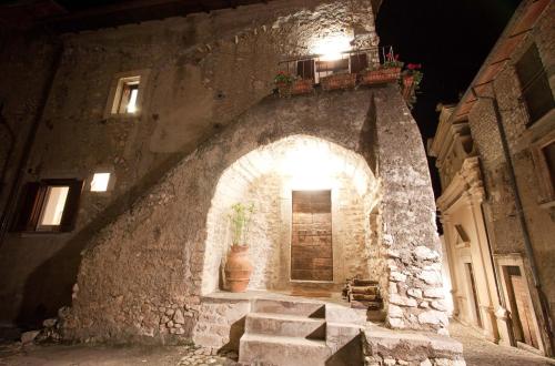 a stone wall with a stairway in a building at night at Lelive Bed and Breakfast in Sermoneta