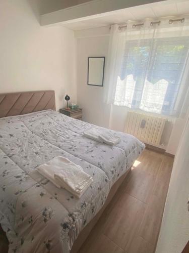 a bedroom with a bed with a white comforter at Lo chalet sul lago in Ispra
