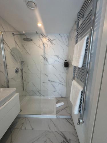 Foto Luxury Executive Studio at Forbes 3