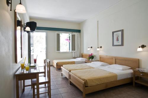 Postel nebo postele na pokoji v ubytování Rose Bay Hotel
