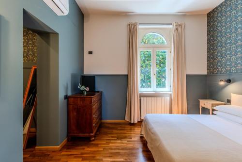 a bedroom with a bed and a window at Villa dei Ricordi - Apartments near Como, Milan and Malpensa in Mozzate