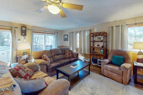 a living room with couches and a coffee table at Life's A Bear in McHenry