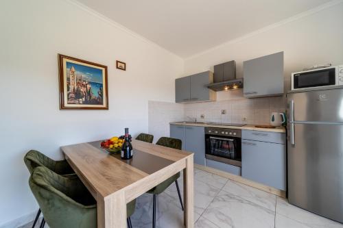 Apartments with swimming pool Kampor, Rab - 23600