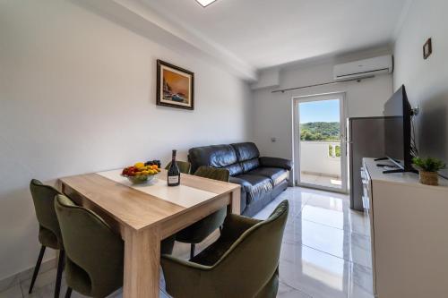 Apartments with swimming pool Kampor, Rab - 23600