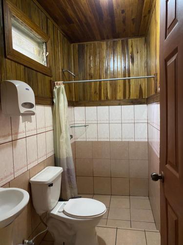 a bathroom with a toilet and a sink at Rincón Uruguayo in Monteverde Costa Rica