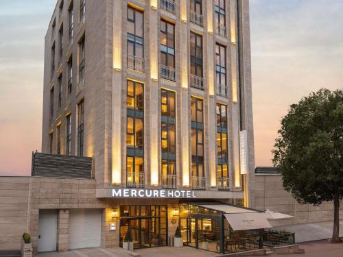 a meerreversible hotel in front of a building at Mercure Ankara Kızılay in Ankara