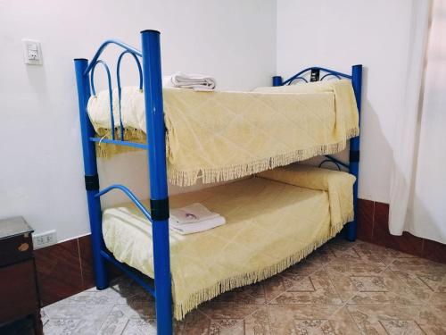 a pair of bunk beds in a room at Casa Luis del carmen in Fiambalá
