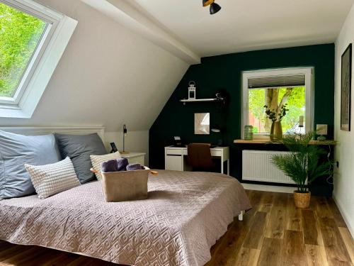 a bedroom with a bed and a green wall at Fewos Herrentor in Emden in Emden