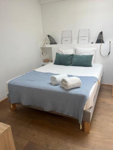 a bedroom with a large bed with towels on it at Plage 200m in Saint-Cyr-sur-Mer