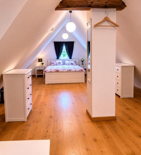 a attic bedroom with a bed and a window at Casa Anno 1782 in Markdorf