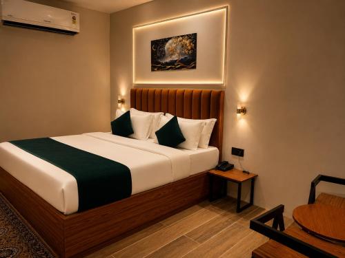 a bedroom with a bed in a room at Chandrika Green Resort in Vrindāvan