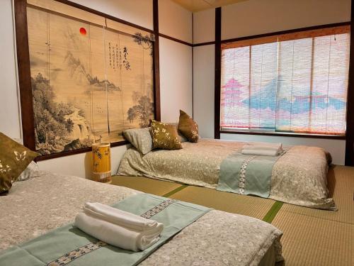 Urban Single-Family Villa 7-Minute Direct JR Train to Tennoji 15-Minute Direct JR Train to Namba 5-Minute Walk to JR Kami 32-Minute Direct Train to Nara