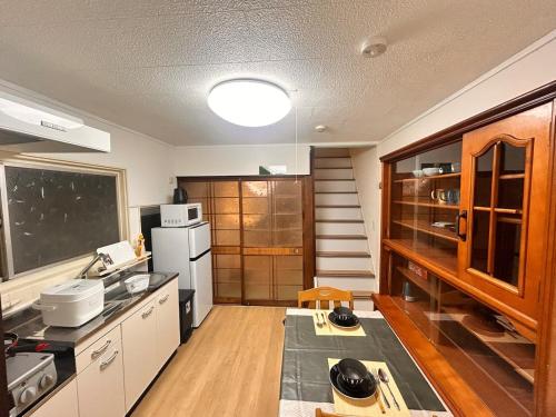 Urban Single-Family Villa 7-Minute Direct JR Train to Tennoji 15-Minute Direct JR Train to Namba 5-Minute Walk to JR Kami 32-Minute Direct Train to Nara