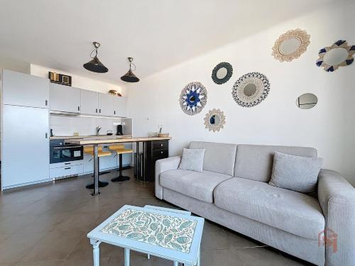 Sea view - Balcony - Beach - Free parking