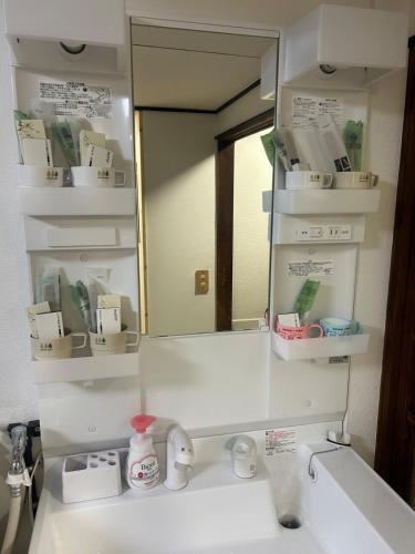 Urban Single-Family Villa 7-Minute Direct JR Train to Tennoji 15-Minute Direct JR Train to Namba 5-Minute Walk to JR Kami 32-Minute Direct Train to Nara