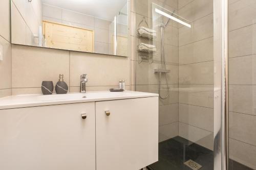 Apt Lyret II Family 2BR in Central Chamonix & Balcony - Happy Rentals photo 7