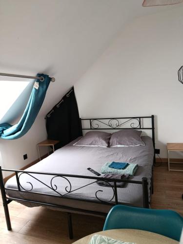 a bedroom with a bed with a metal frame at L 'escapade amiénoise 4 in Amiens