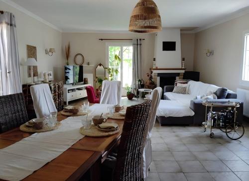 a living room with a table and a couch at Les Chambres D'Anel in Saint-Pourçain-sur-Besbre