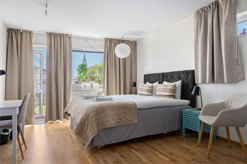 a bedroom with a large bed and a table and chairs at Bella Luna Strandnära in Skummeslövsstrand