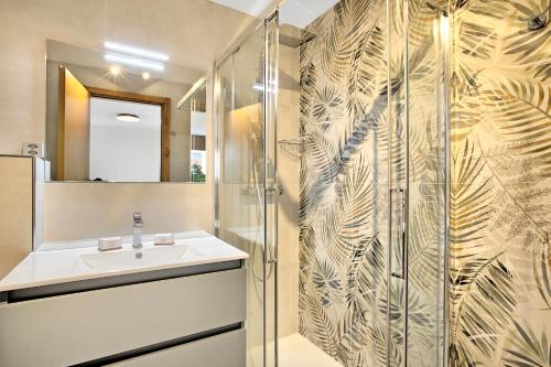 Casa Collina with Terrace & View - Happy Rentals