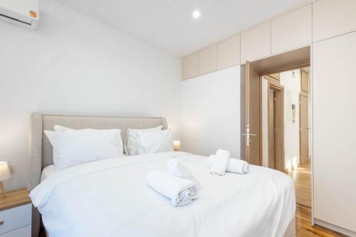 Sunlit Charm Modern 2BR Apartment with High-Speed WiFi