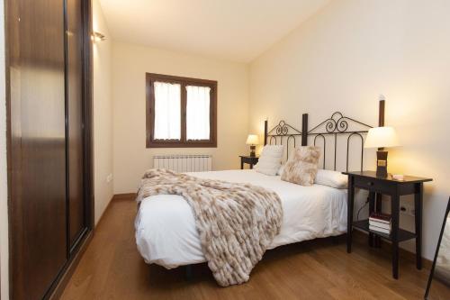 a bedroom with a large bed and a window at Pirenaica by BeValle in Escarrilla