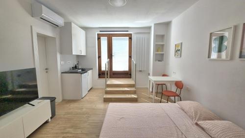 Uncle Apartment