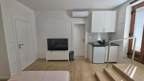 Uncle Apartment