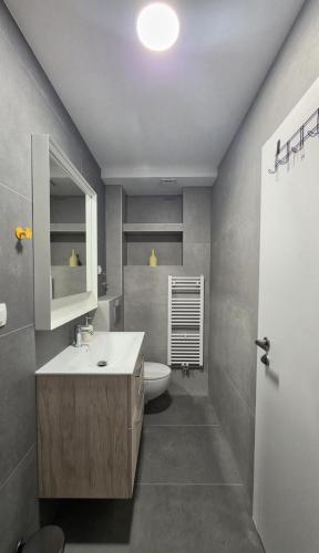 Uncle Apartment