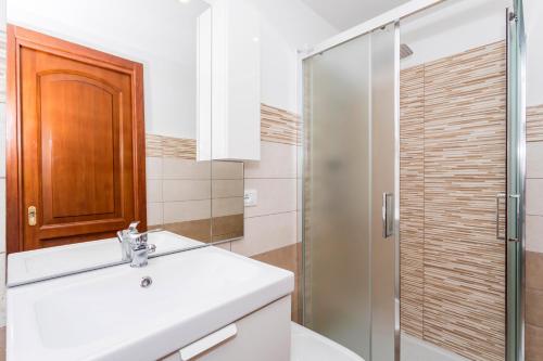 a bathroom with a sink and a shower at Casetta delle Rose sull'etna in Viagrande