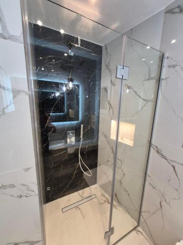 AEOLLOS Luxury APRTS