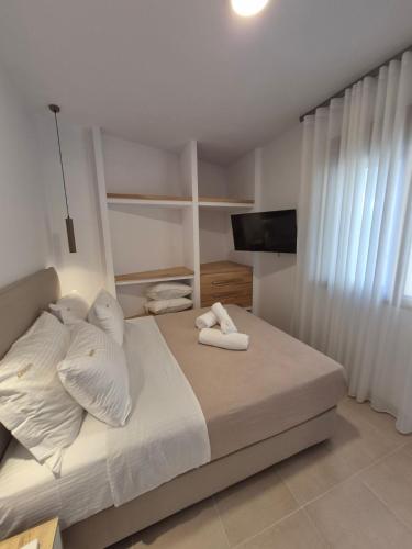 AEOLLOS Luxury APRTS