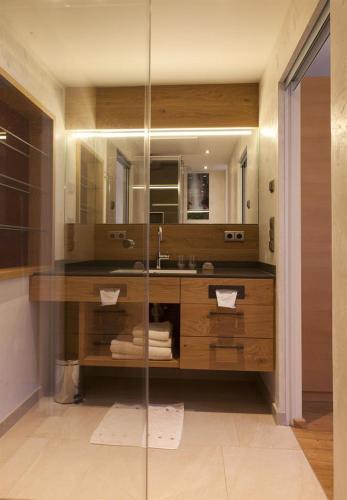 a bathroom with a sink and a mirror at Appartements Pfister in Fügen