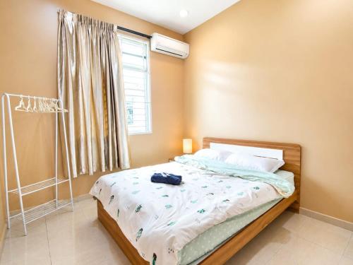 a bedroom with a bed and a window at Family Retreat w Kid Pool, BBQ Games Sleeps 10pax Melaka in Kampong Beringin